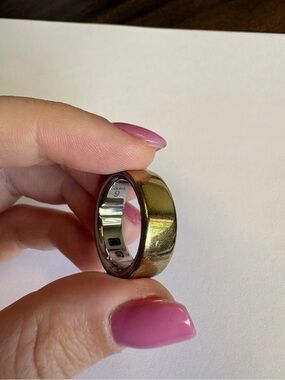 Oura Ring 4th Gen Gold Size 9 - Ring Only